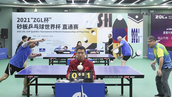 在接受采访 在接受采访